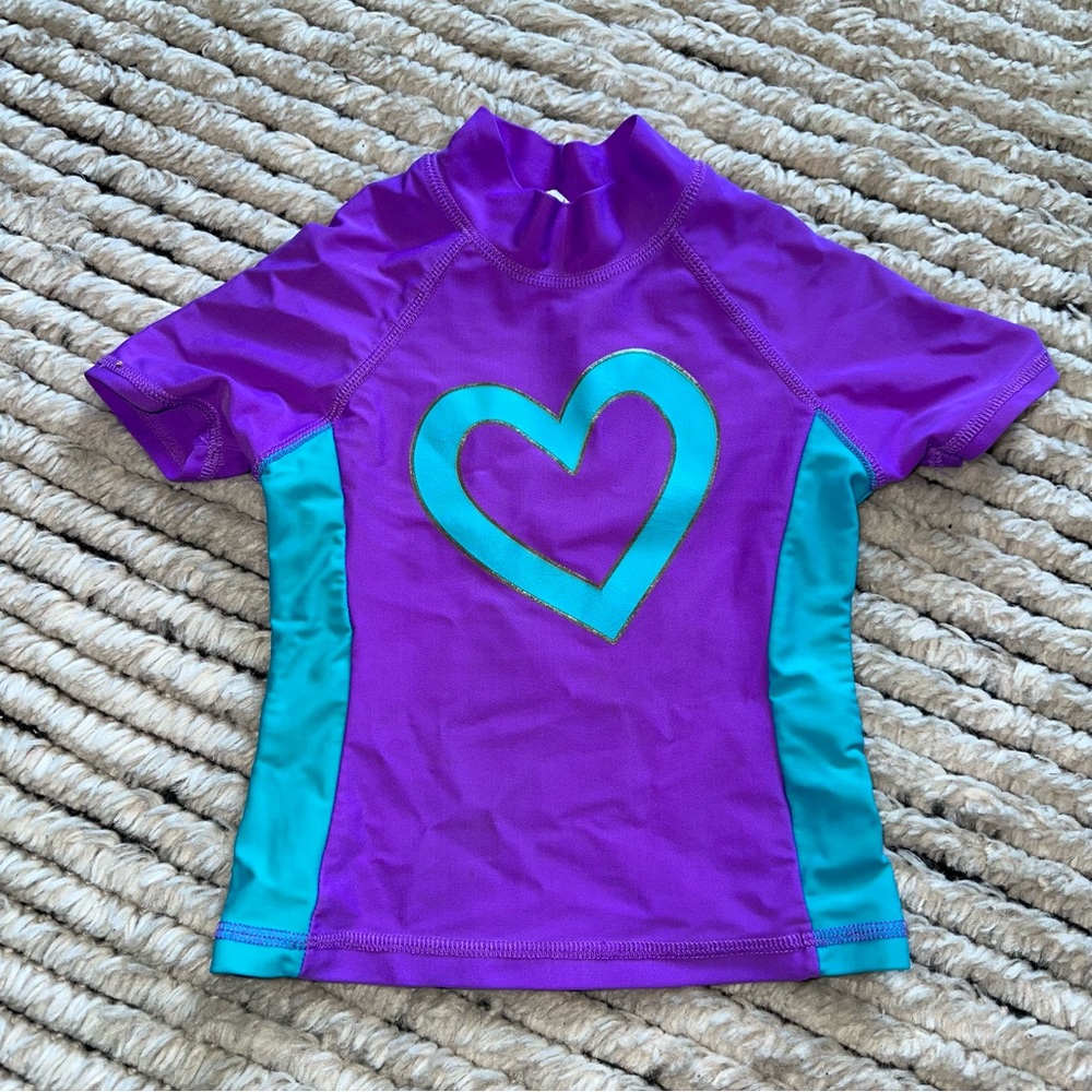 The children’s place heart rash guard size 4 in purple